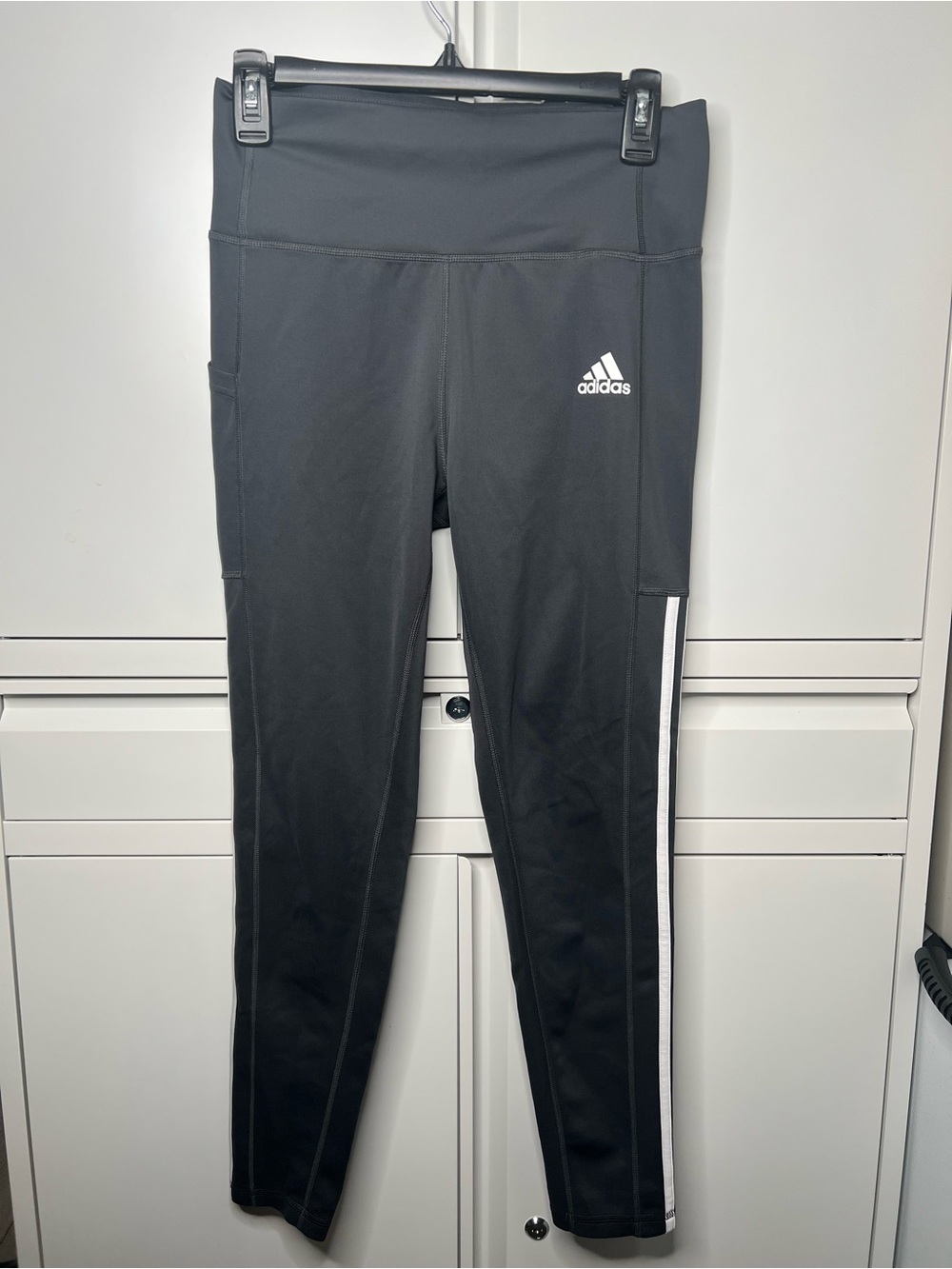 ☀️adidas Greyish Performance workout  Leggings with White Side Stripe